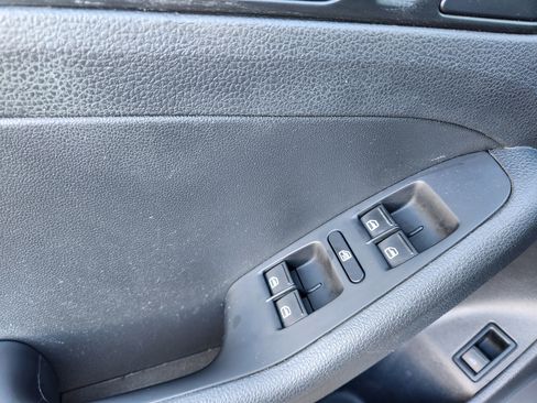 Used 2017 Volkswagen Jetta S w/ Jetta S Cold Weather Package image 15