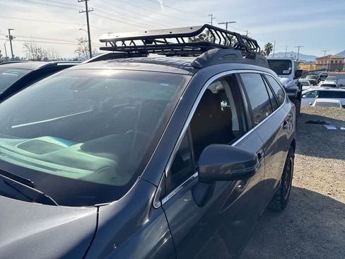 Used 2018 Subaru Outback 2.5i Premium image 3