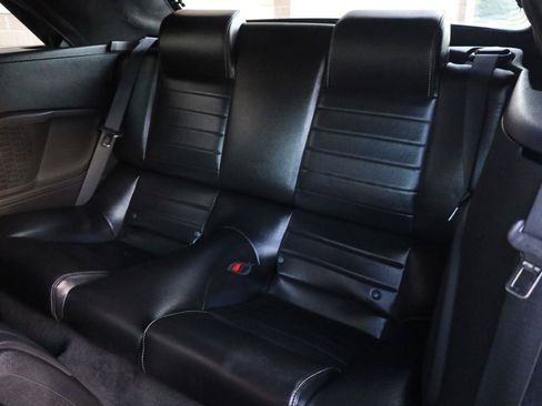 Used 2010 Ford Mustang Convertible RWD image 27