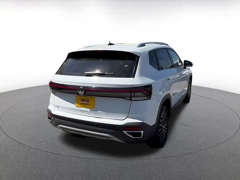 Used 2025 Volkswagen Taos SE image 13