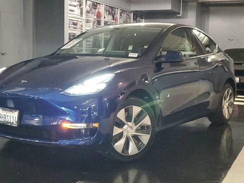 Used 2023 Tesla Model Y Long Range AWD/4WD image 31