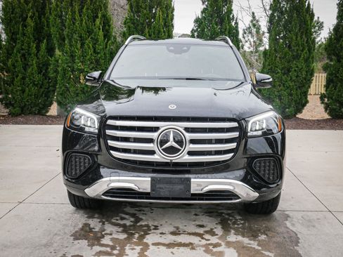 Used 2025 Mercedes-Benz GLS 450 4MATIC image 3