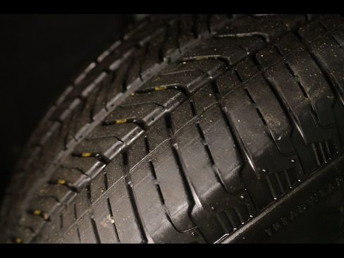 Used 2025 GMC Acadia Elevation image 14