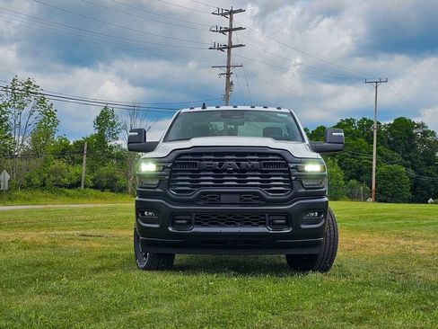 New 2026 RAM 3500 Tradesman AWD/4WD image 10