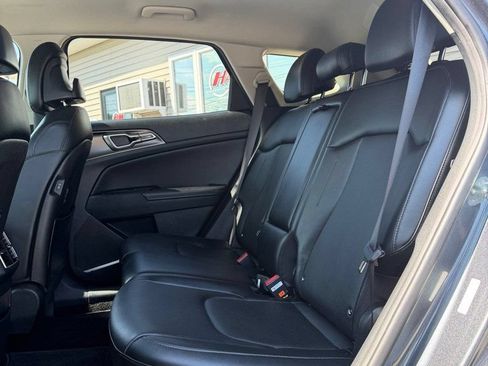 Used 2023 Kia Sportage EX AWD/4WD image 11