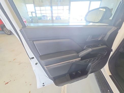 Used 2025 Toyota 4Runner TRD Off-Road Premium AWD/4WD image 9