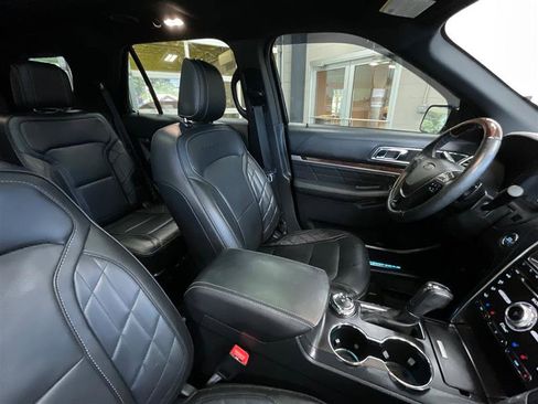 Used 2018 Ford Explorer Platinum AWD/4WD image 32