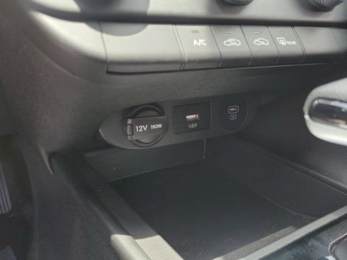 Certified 2024 Hyundai Elantra SE FWD image 24