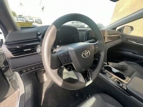 Used 2025 Toyota Camry LE image 10