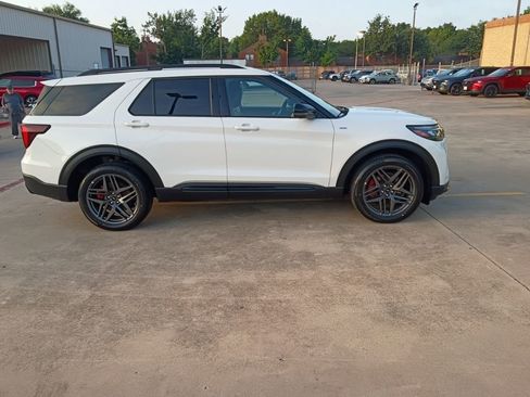 Used 2025 Ford Explorer ST-Line w/ ST-Line Street Pack image 6