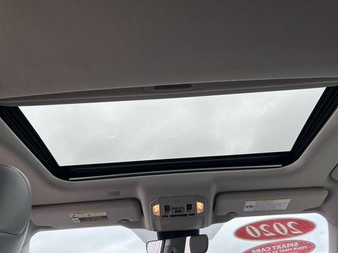 Used 2020 Toyota Highlander XLE AWD/4WD image 19