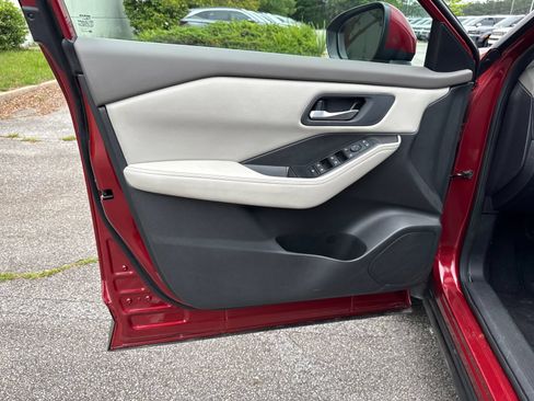 Used 2025 Nissan Rogue SV FWD image 10
