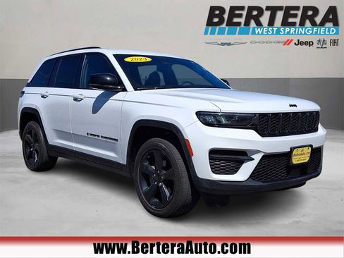 Used 2023 Jeep Grand Cherokee Altitude AWD/4WD image 1