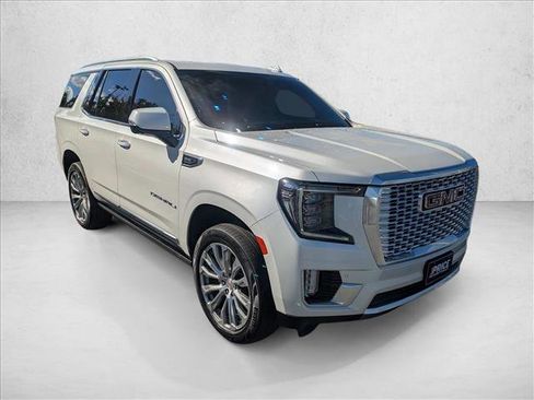 Used 2021 GMC Yukon Denali w/ Denali Premium Package image 3