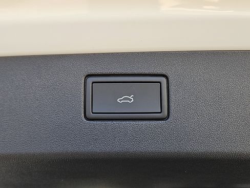 New 2026 Volkswagen Tiguan SE R-Line image 8