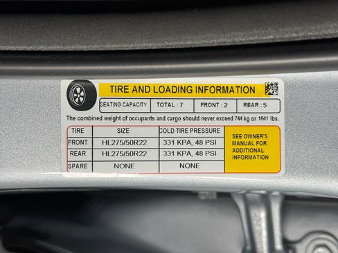 Used 2024 Rivian R1S Adventure AWD/4WD image 32