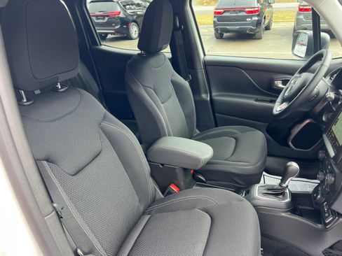 Used 2023 Jeep Renegade Latitude w/ Premium Group image 18