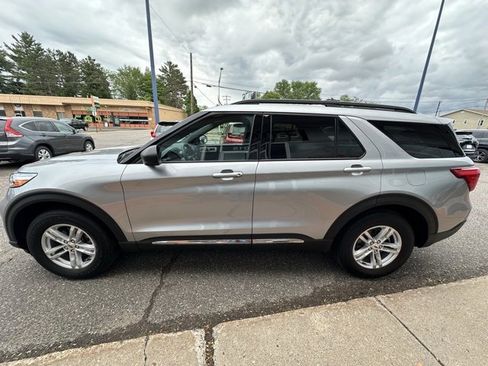 Used 2020 Ford Explorer XLT image 4