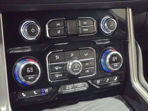 Used 2024 GMC Yukon Denali RWD image 22