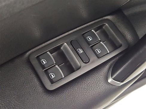 Certified 2022 Volkswagen Passat 2.0T SE image 17