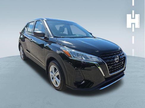 Used 2025 Nissan Kicks Play S FWD image 1