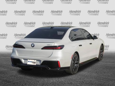 Used 2023 BMW i7 xDrive60 AWD/4WD image 9