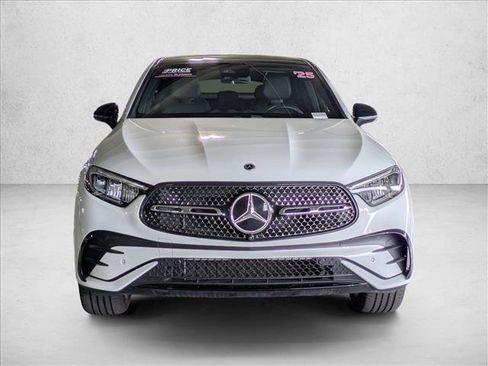 Used 2025 Mercedes-Benz GLC 300 4MATIC image 2