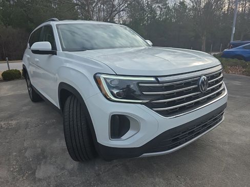 Used 2025 Volkswagen Atlas SE image 7