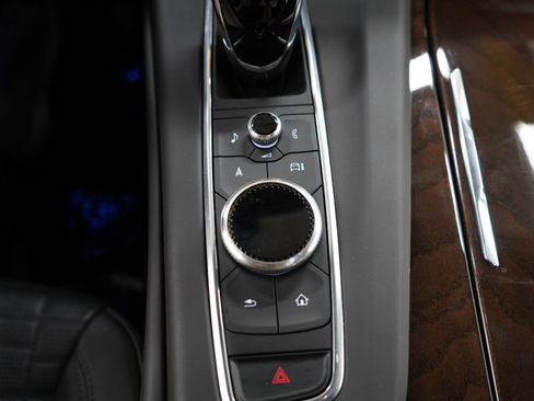 Used 2024 Cadillac Escalade ESV Premium Luxury Platinum w/ Heavy-Duty Trailer Package AWD/4WD image 24