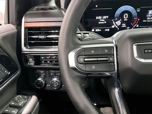 Used 2025 GMC Yukon Denali w/ Sun & Power Step Package image 11