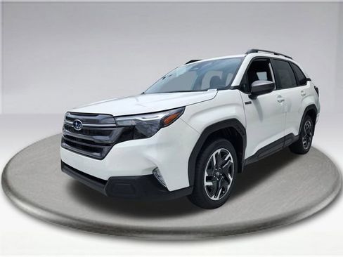 Used 2025 Subaru Forester Premium image 9