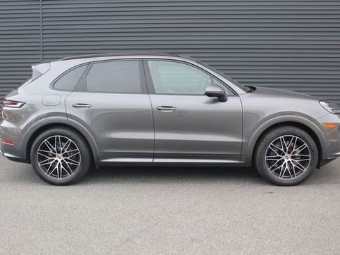Certified 2025 Porsche Cayenne image 9