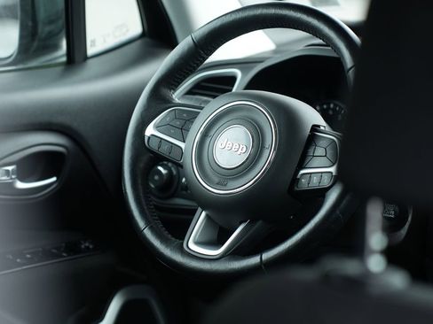 Used 2021 Jeep Renegade Latitude w/ Luxury Group I image 22