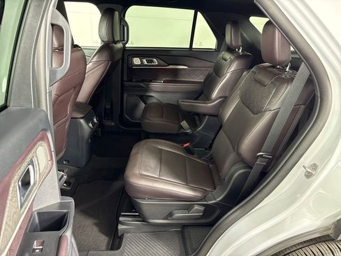 Certified 2025 Ford Explorer Platinum w/ LUX Leather Package AWD/4WD image 29