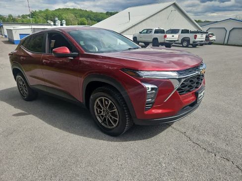 Used 2024 Chevrolet Trax LS w/ LS Convenience Package FWD image 7