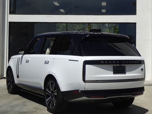 Used 2023 Land Rover Range Rover Long Wheelbase SE AWD/4WD image 4