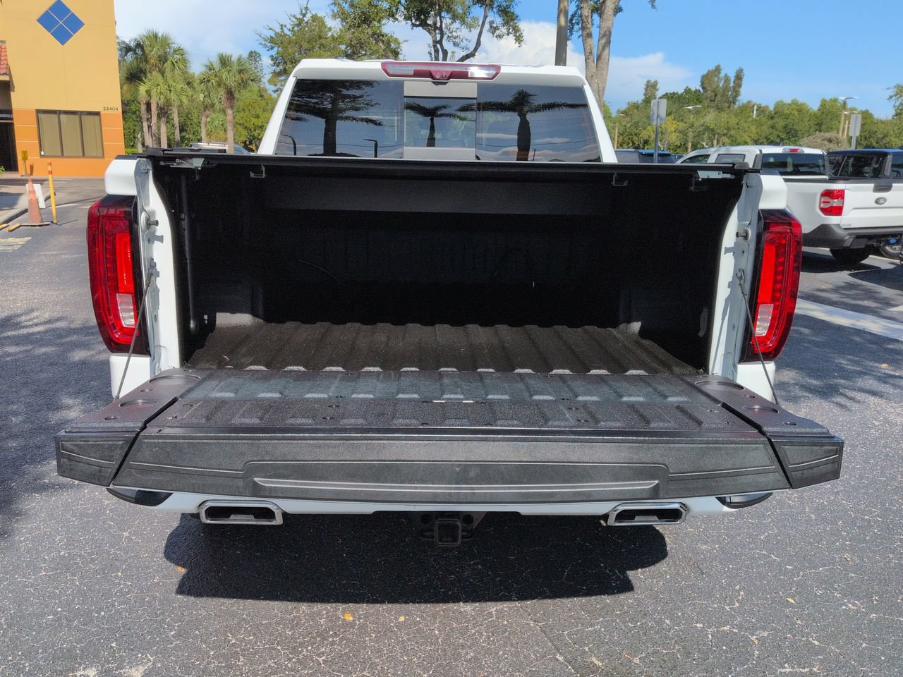Used 2024 GMC Sierra 1500 AT4 w/ Technology Package AWD/4WD image 13