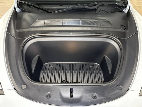 Used 2023 Tesla Model Y Long Range AWD/4WD image 4