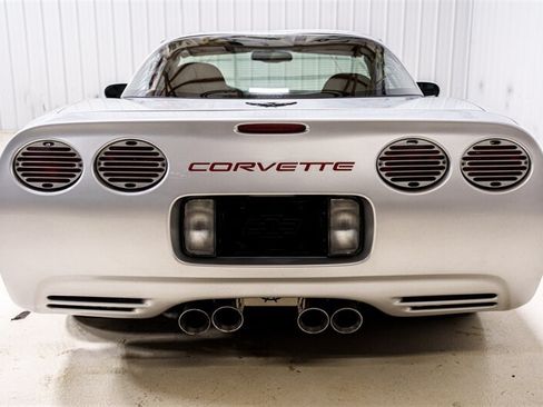 Used 2002 Chevrolet Corvette Coupe w/ Preferred Equipment Group1 RWD image 6