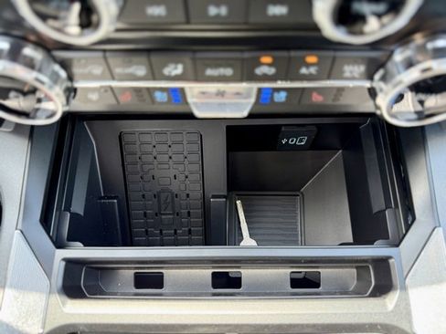 New 2025 Ford F350 Lariat w/ Lariat Ultimate Package image 24