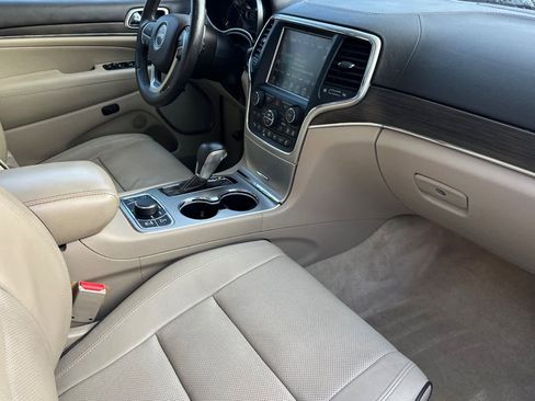 Used 2017 Jeep Grand Cherokee Overland w/ Jeep Active Safety Group image 15