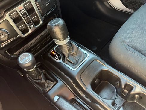Used 2021 Jeep Gladiator Sport AWD/4WD image 26