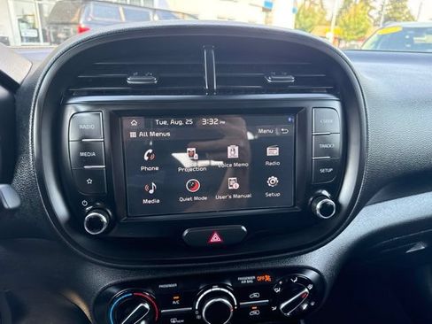Certified 2025 Kia Soul LX w/ LX Technology Package FWD image 20
