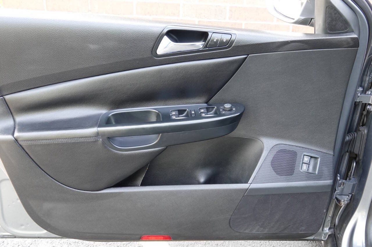 Used 2007 Volkswagen Passat 2.0T FWD image 56