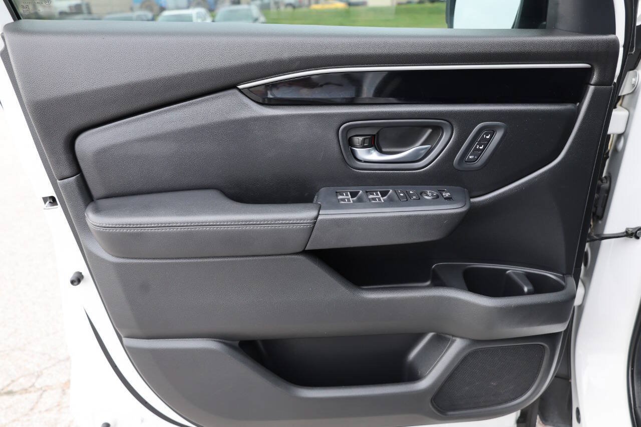 Used 2025 Honda Pilot Touring image 12