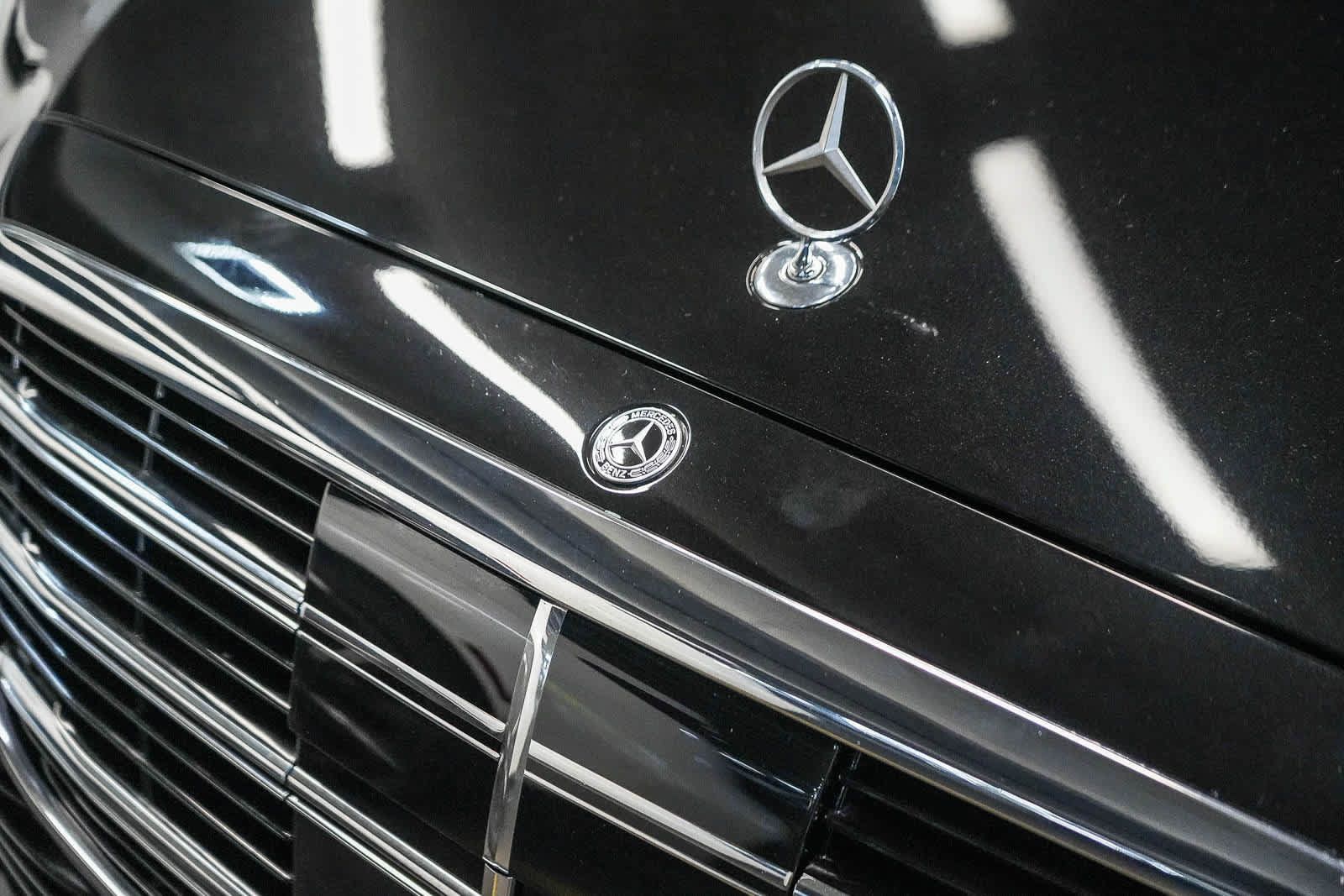 Used 2022 Mercedes-Benz S 580 4MATIC Sedan w/ Rear Seat Package image 3