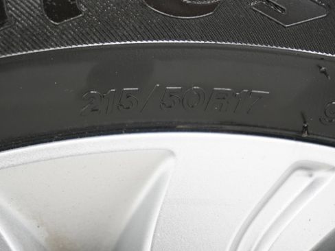 Used 2021 Chevrolet Bolt LT image 25