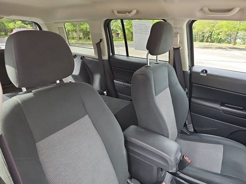 Used 2014 Jeep Patriot Latitude FWD image 12