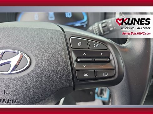 Used 2023 Hyundai Venue SEL image 10