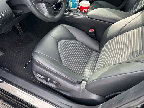 Used 2022 Toyota Camry SE image 5